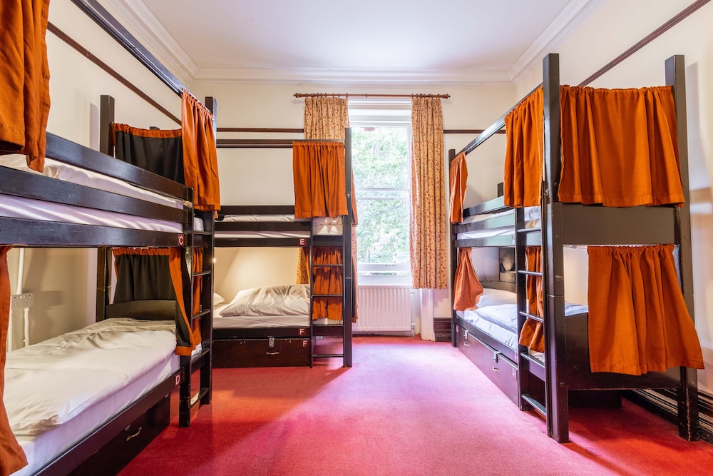 Palmers Lodge Swiss Cottage 12/72