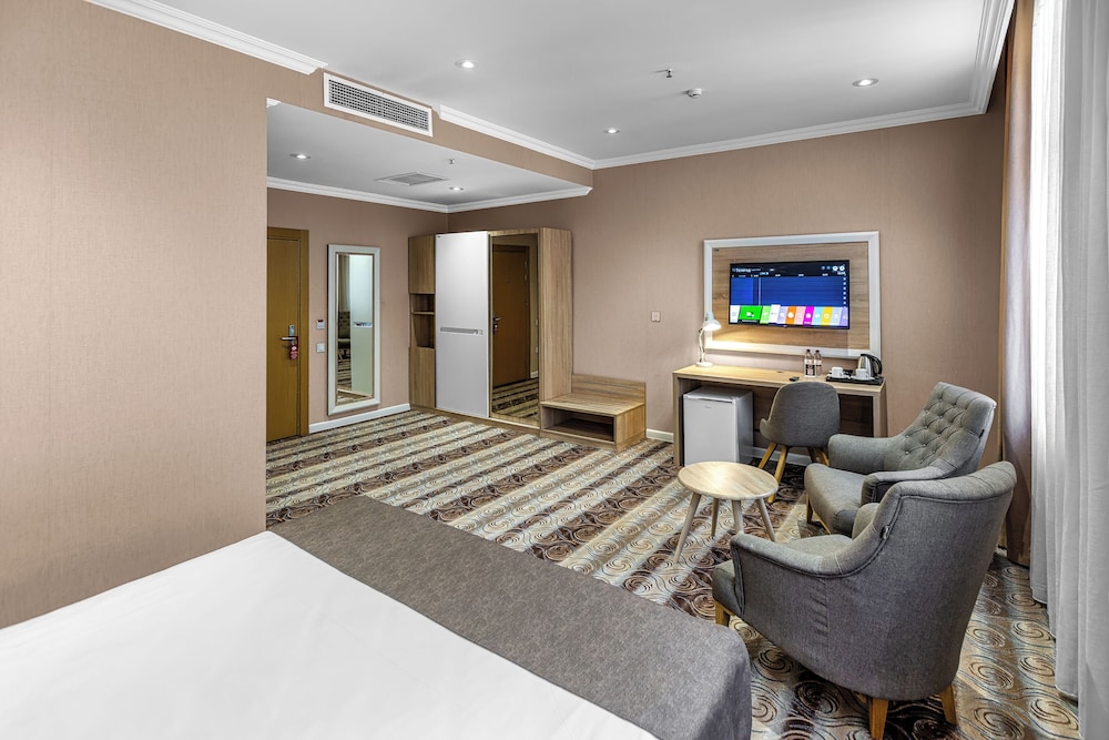 Metro City Hotel 40/44