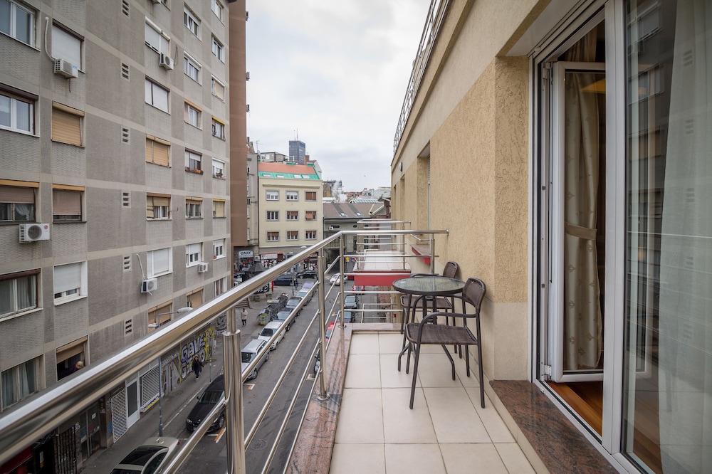 Feel Belgrade Aparthotel 62/70
