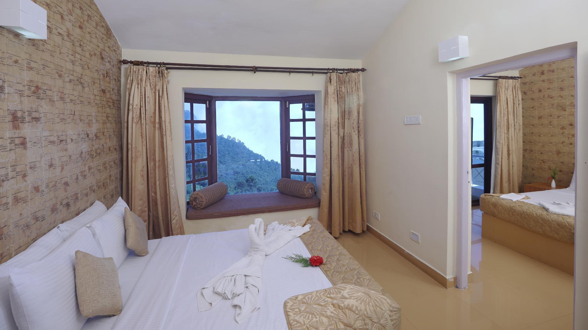 Deluxe, 2 Queen Beds, No Balcony