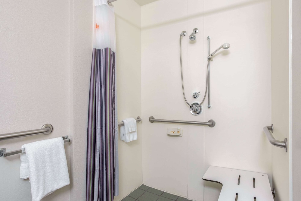La Quinta Inn & Suites by Wyndham Birmingham Homewood 22/59