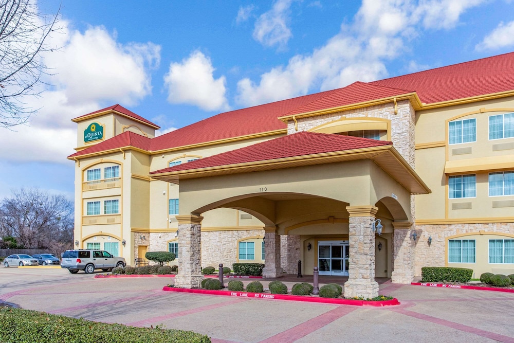 La Quinta Inn & Suites by Wyndham Ennis 5/50