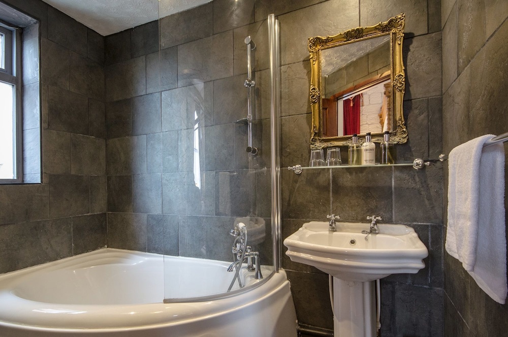 Dukes Folly Hotel 39/49