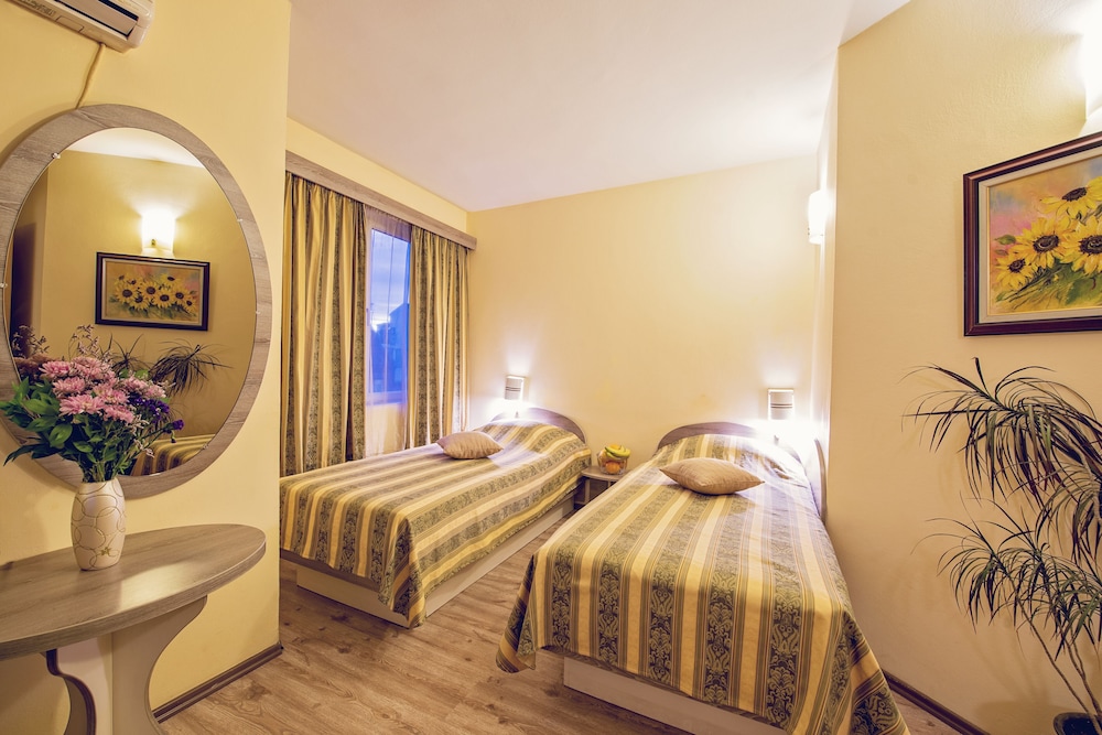 Hotel Color Varna Center 16/54