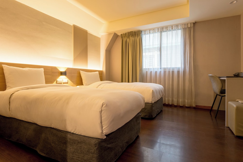 BUSINESS, TWIN BEDS