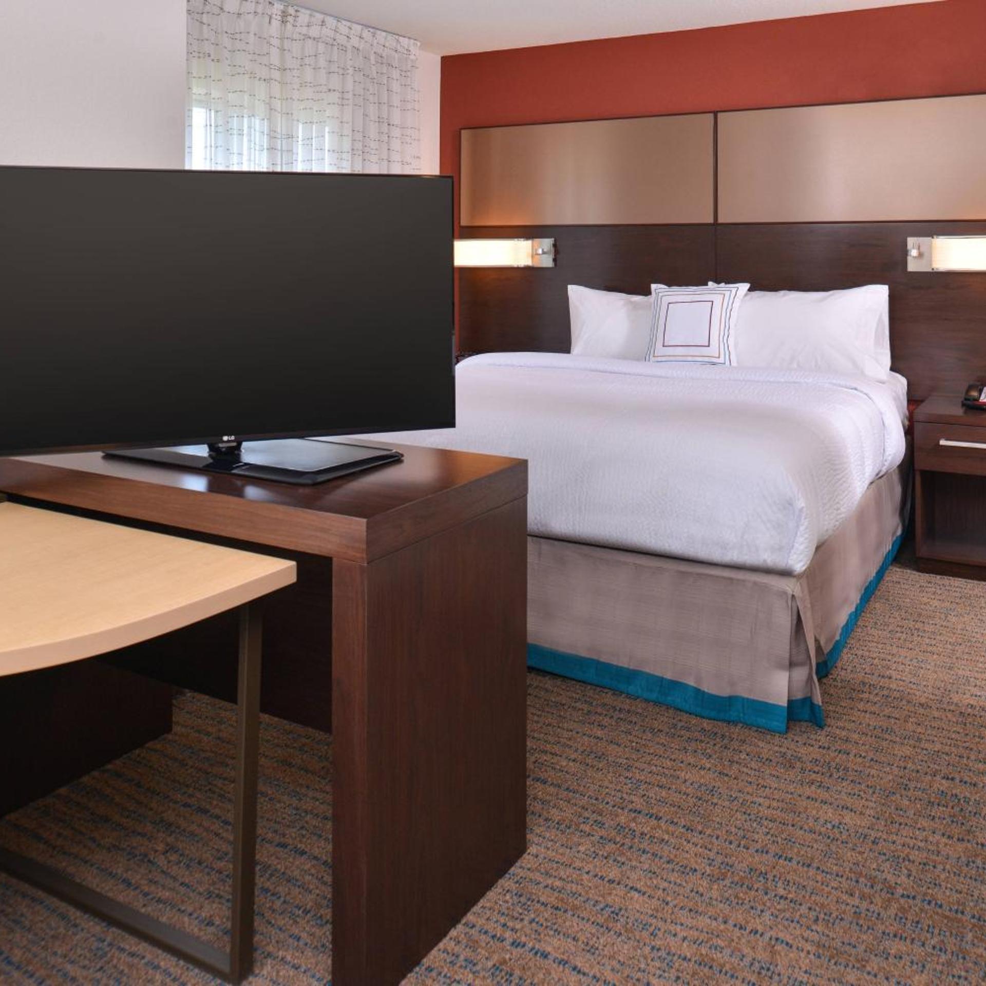 Studio, King Bed, Sofa, Bathtub, Accessible