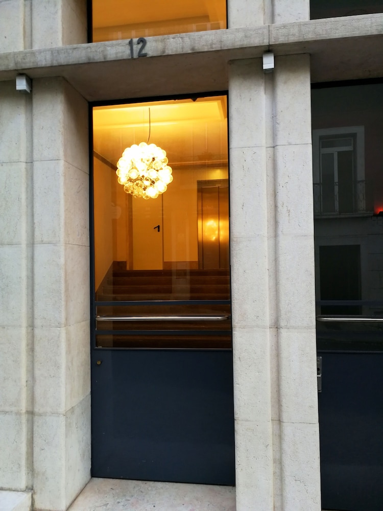 Industrial Lisbon Apartment - Adults Only 2/49