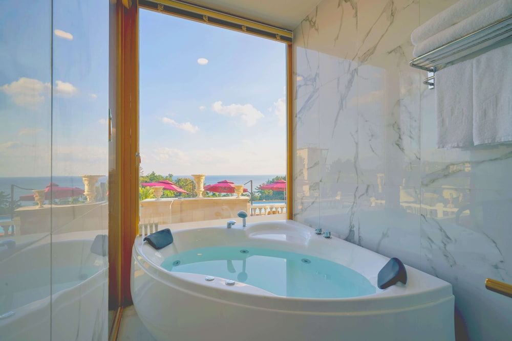 Goldone Hotel And Suites 38/72