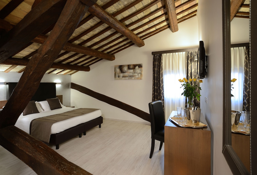 Trevi Hotel 57/79