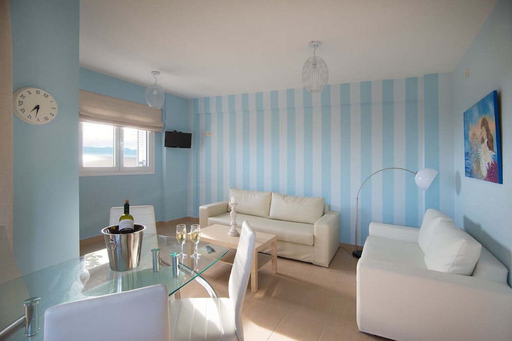 Baywatch Hotel 30/50