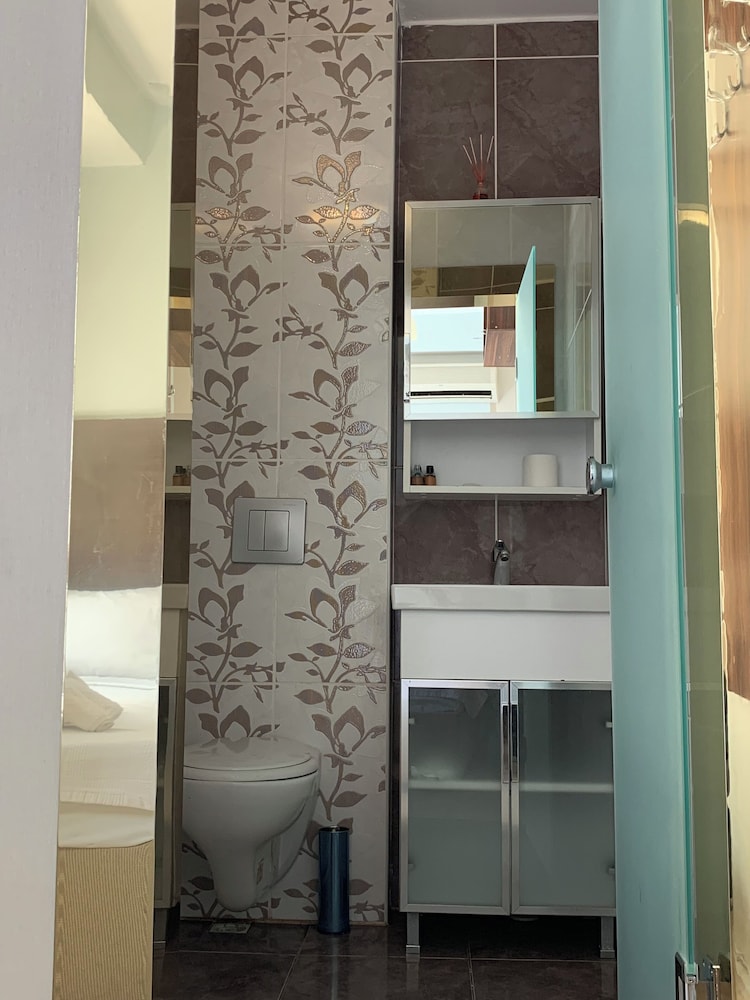 Omar Sultan Suites 4/33