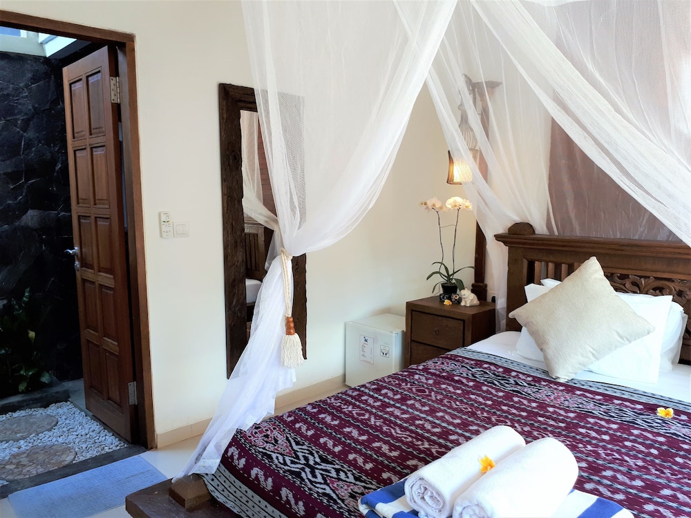The Calmtree Bungalows 13/64