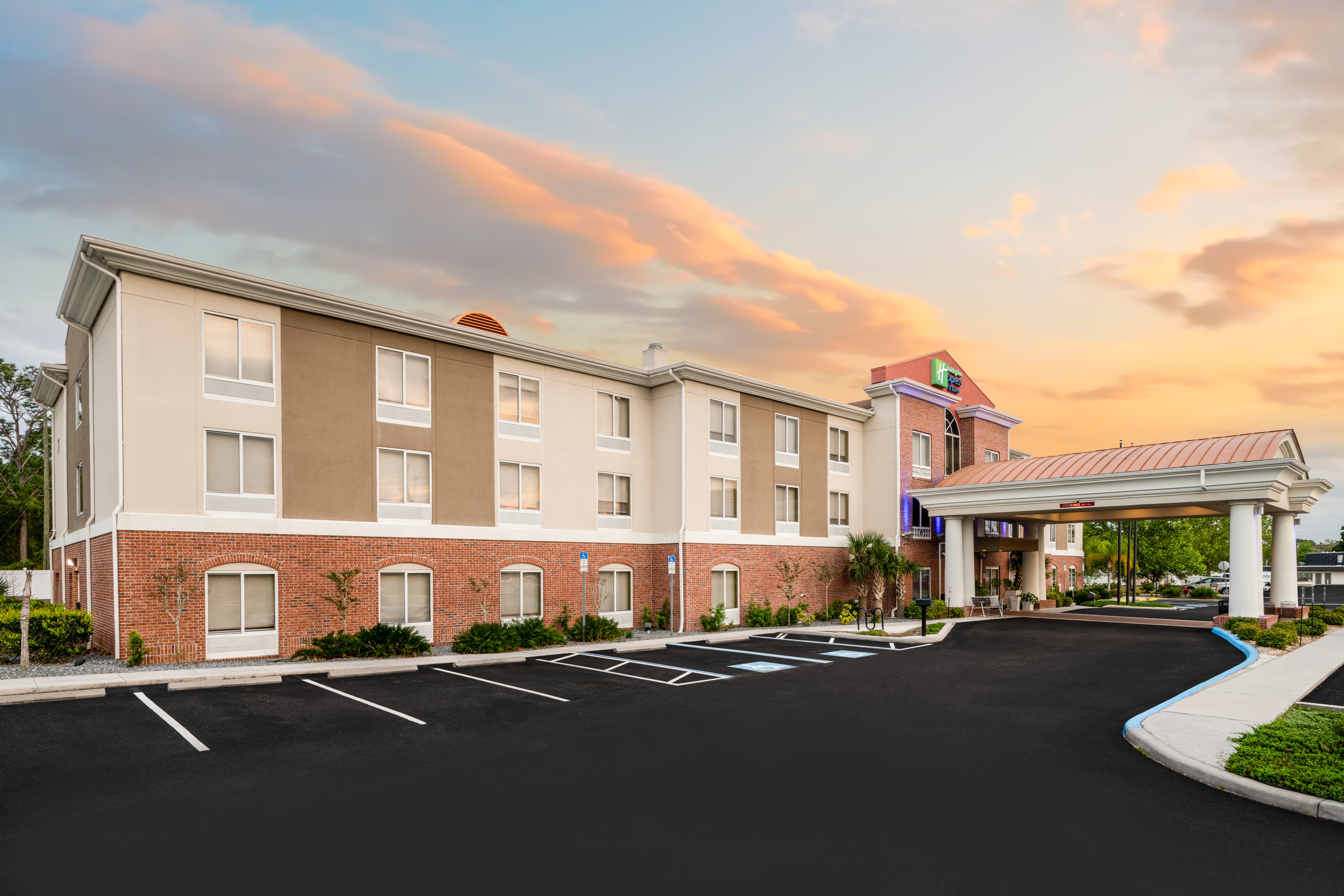 Holiday Inn Express Hotel & Suites Spring Hill 5/69