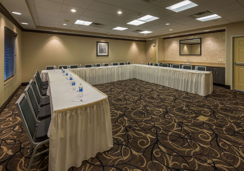 Hampton Inn Suites Reno Nv 28/29