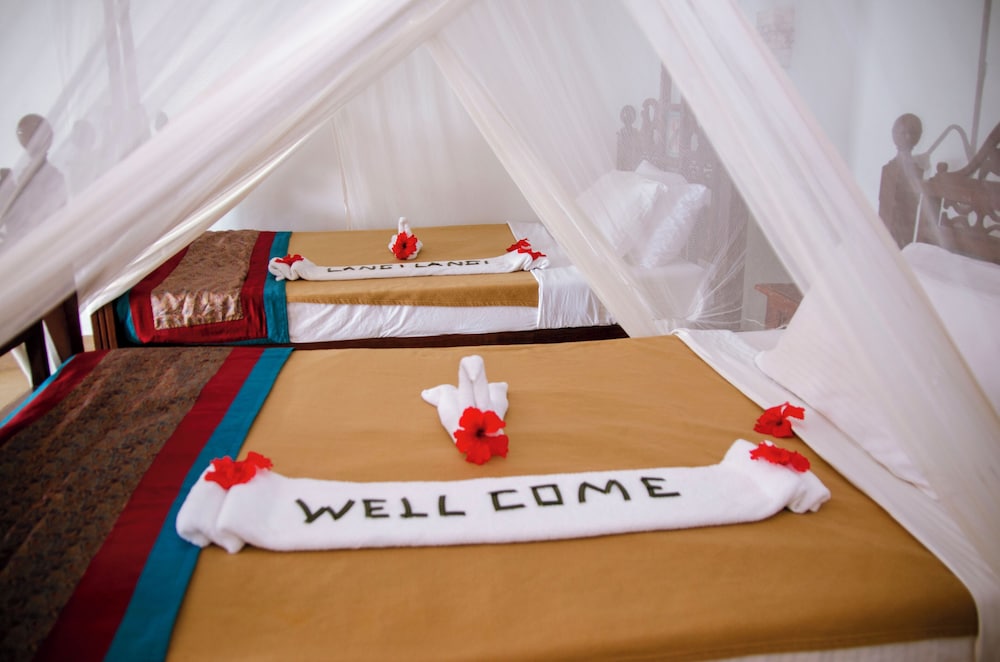 Langi Langi Beach Bungalows 18/47