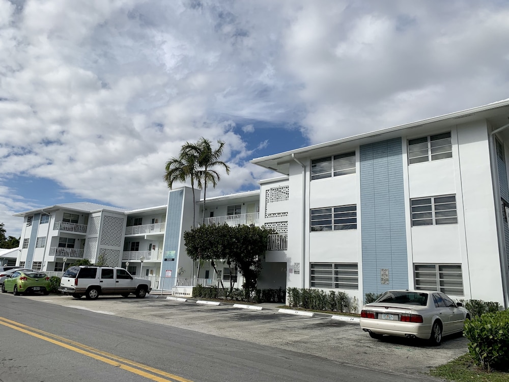 Bayview Regency Apartments By Lowkl 38/50
