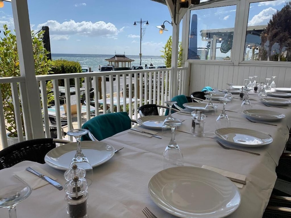 The Waterfront Inn 30/50