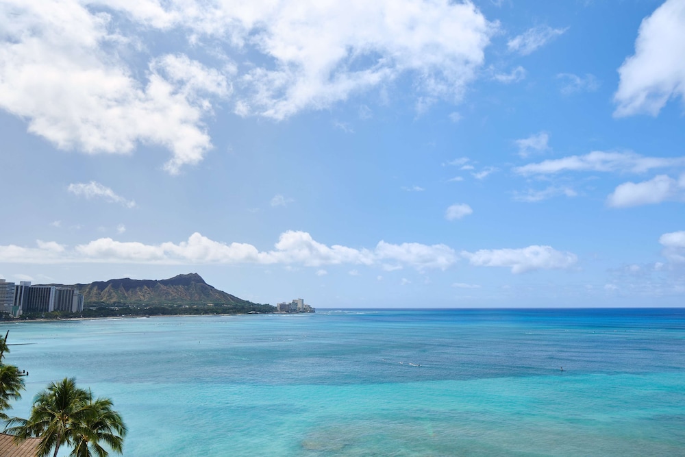 OUTRIGGER Reef Waikiki Beach Resort 84/86