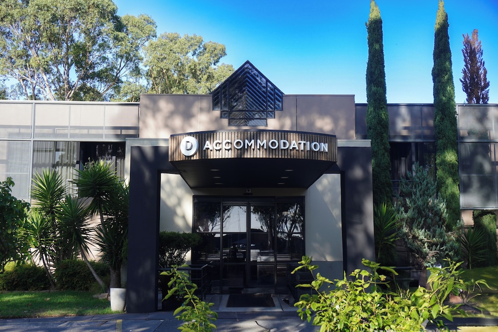 The Dingley Hotel 4/61