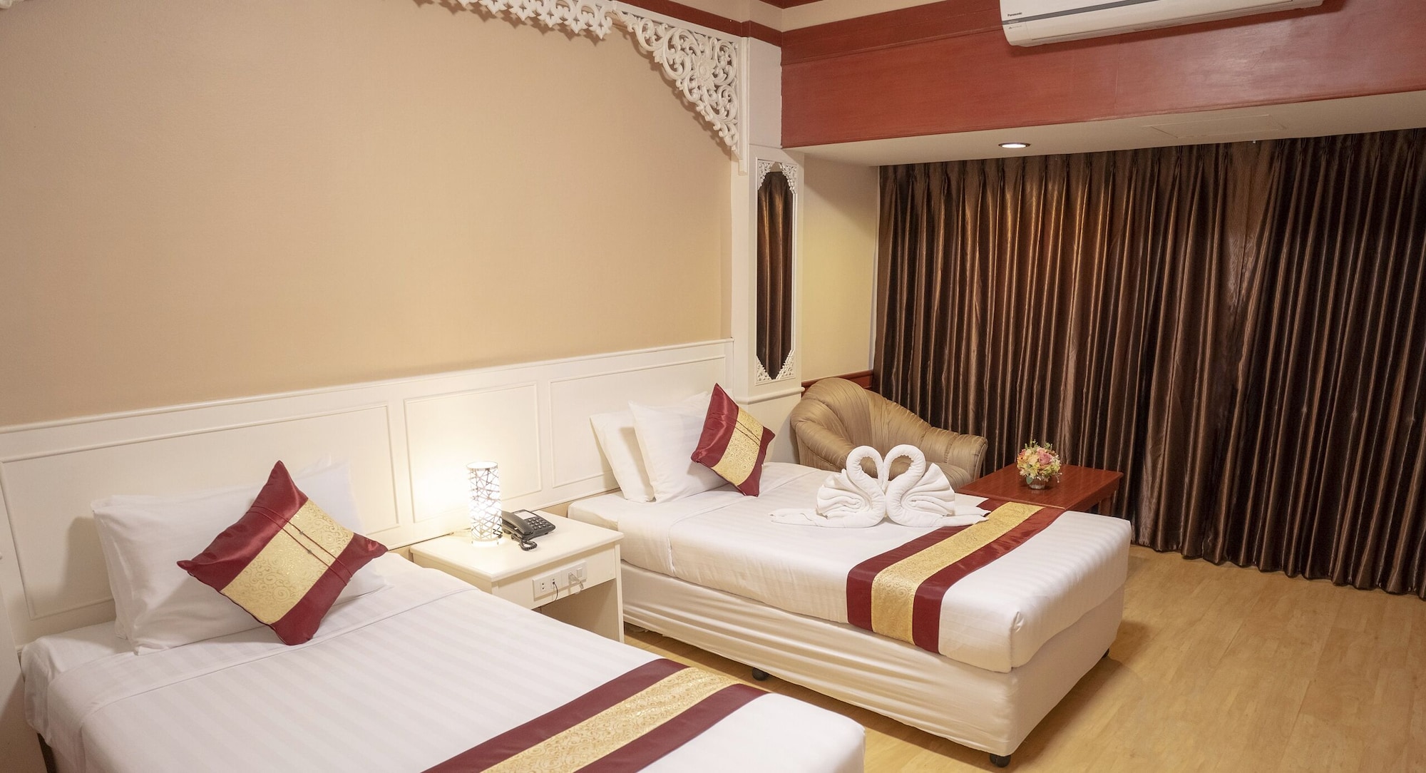 Deluxe, Twin Beds