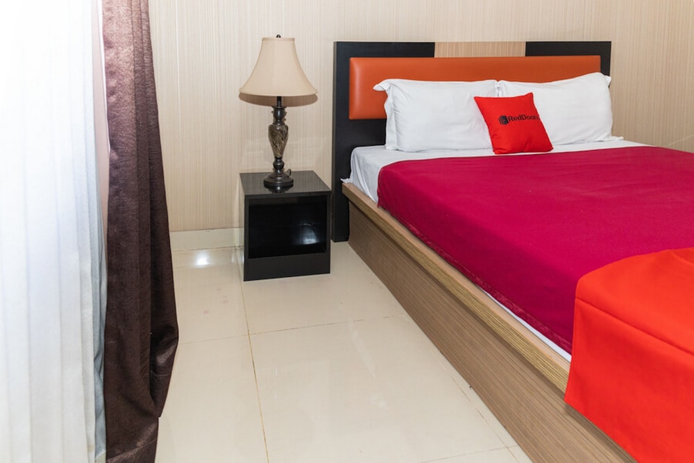 RedDoorz Plus @ Paal 2 Manado (RedDoorz - Elfah Hotel) 26/41
