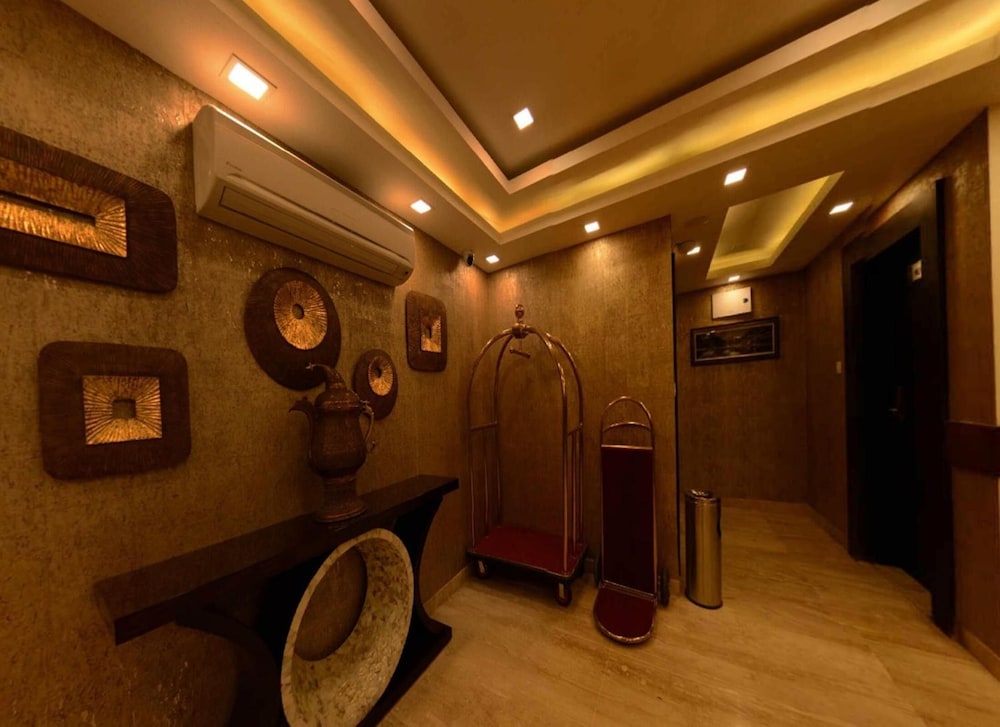 Clarks Inn Srinagar (Ex Hotel Spring Hills) 32/50