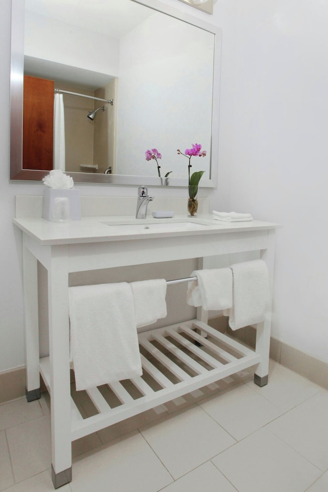 DELUXE, 2 QUEEN BEDS, ACCESSIBLE