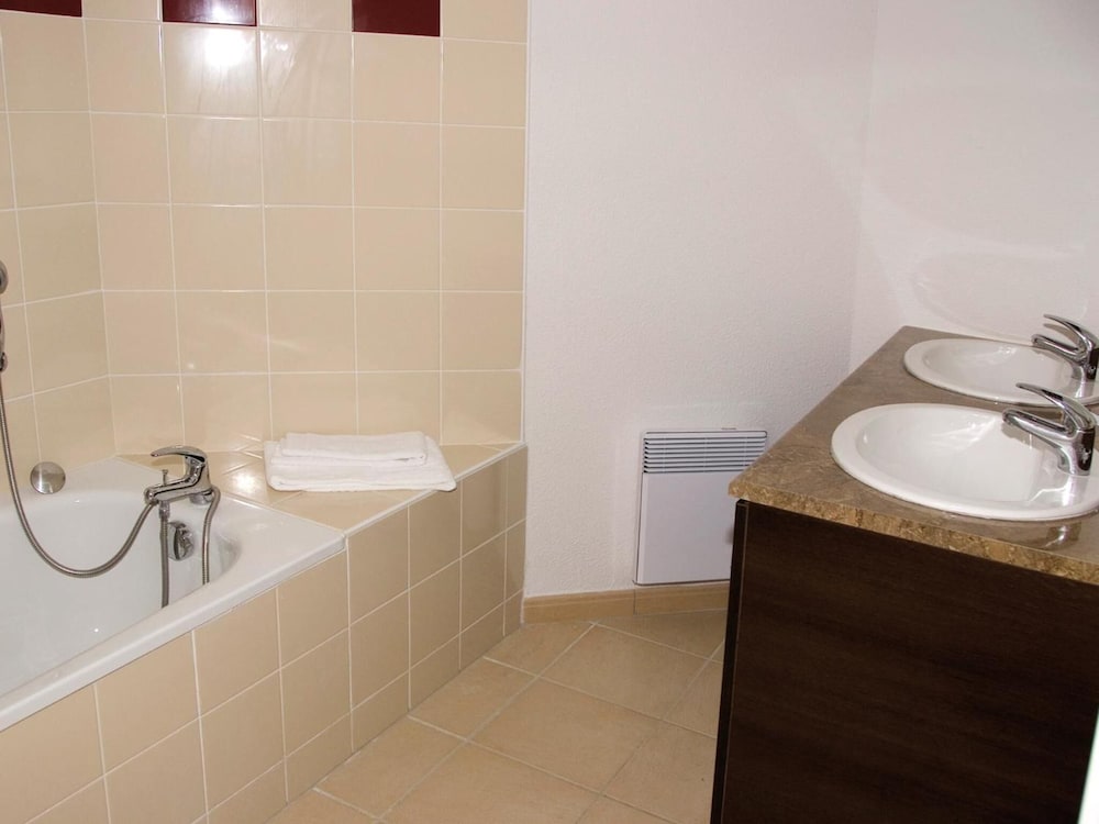 RESIDENCE LAGRANGE VACANCES LE CLOS DES VIGNES 38/40