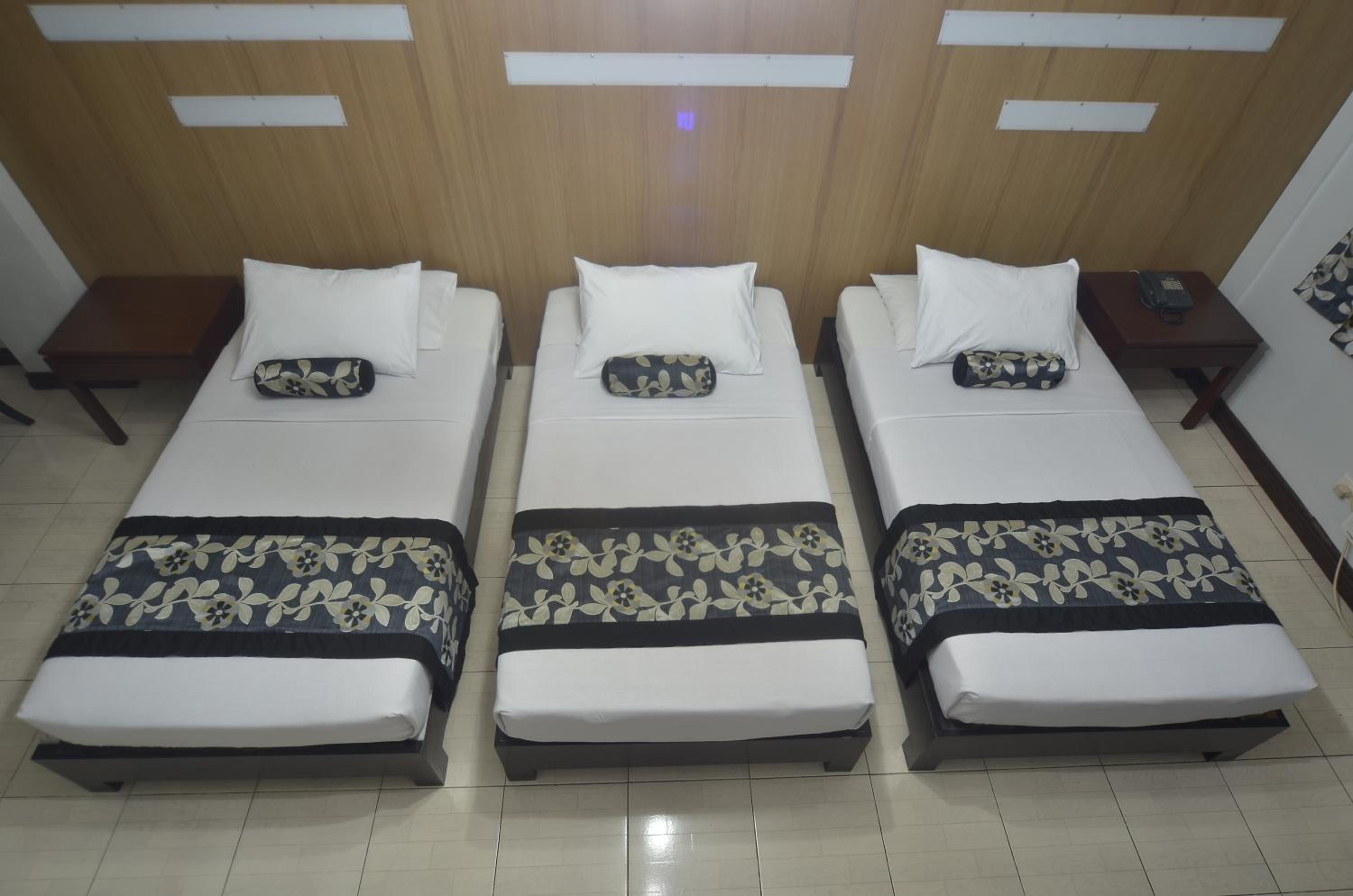 غرفة قياسية ثلاثية، Jupiter Suites 6/10