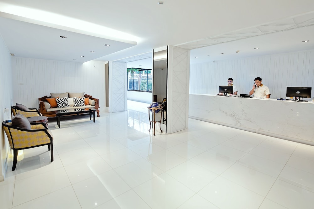 Three Sukhumvit Hotel Sha Plus Certified 4/70