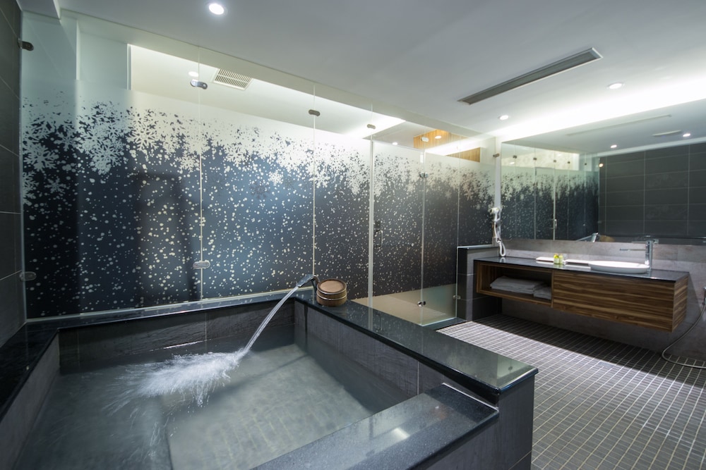 Garden Hot-spring Hotel 27/35