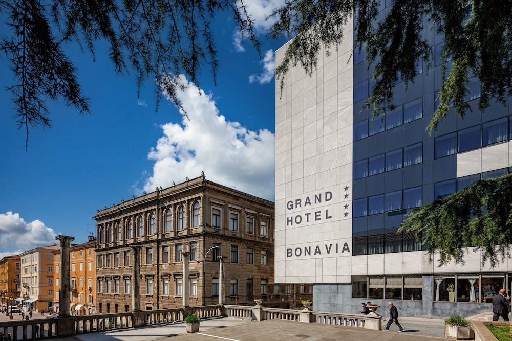 Grand Hotel Bonavia 4/74