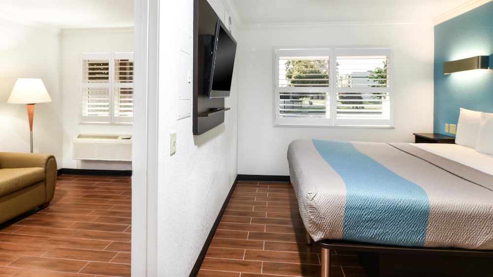 Motel6 Ontario, CA - Convention Center Airport 33/62