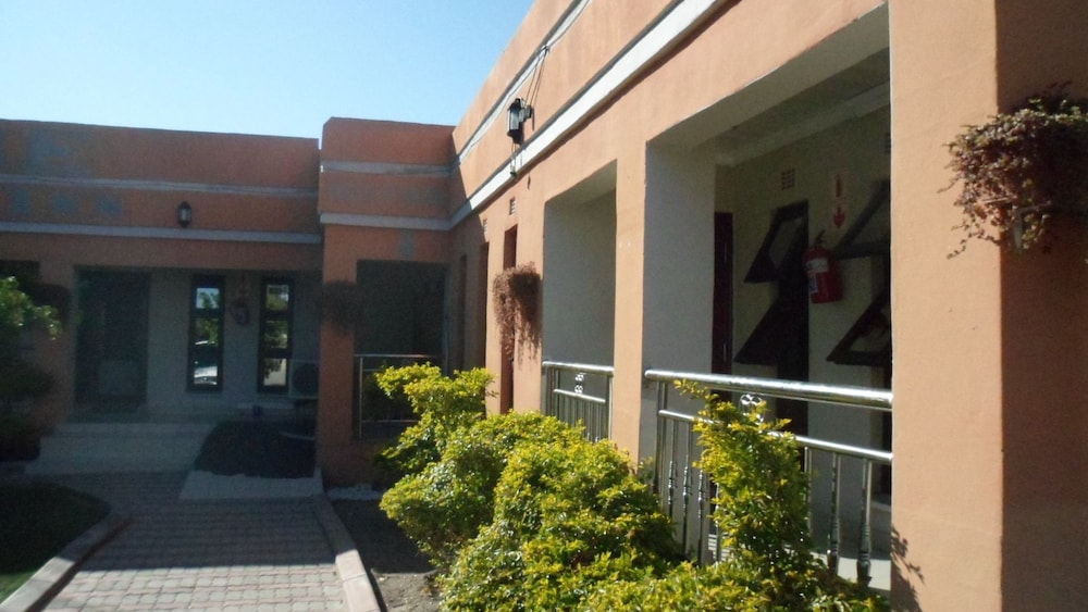 Gumare Executive Lodge 39/47