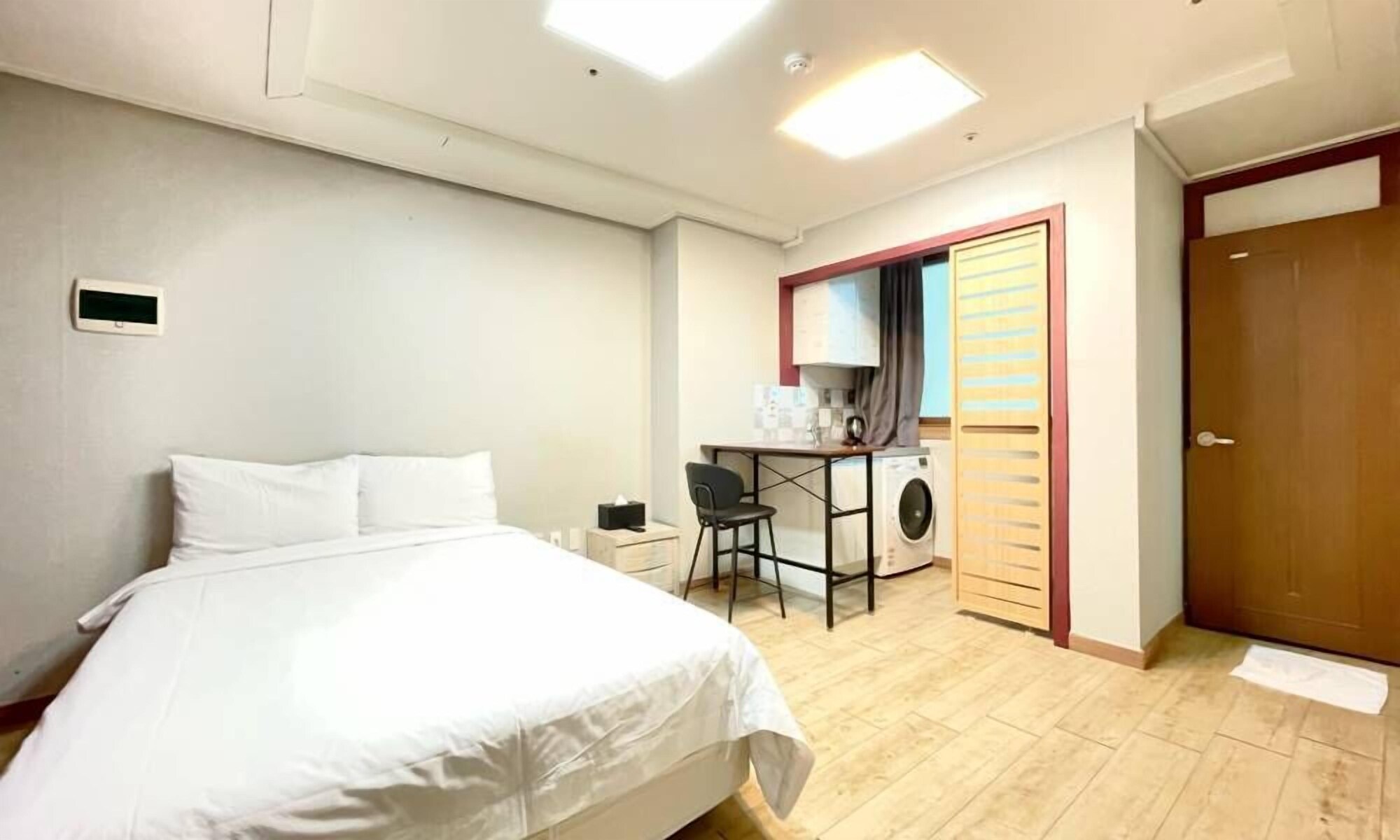DELUXE, DOUBLE BED
