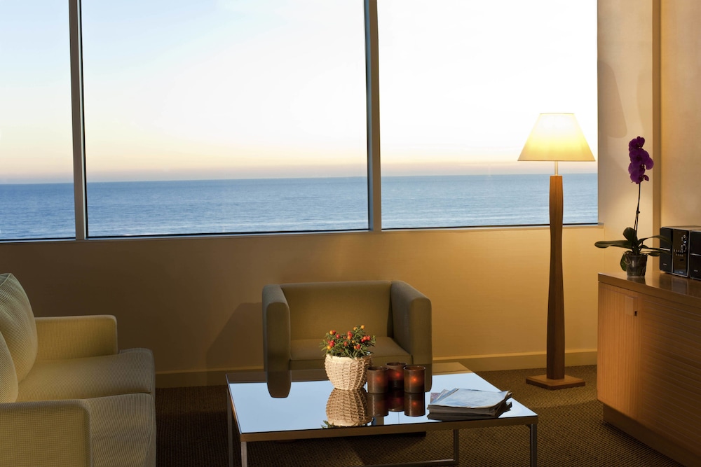Renaissance Aktau Hotel 10/64