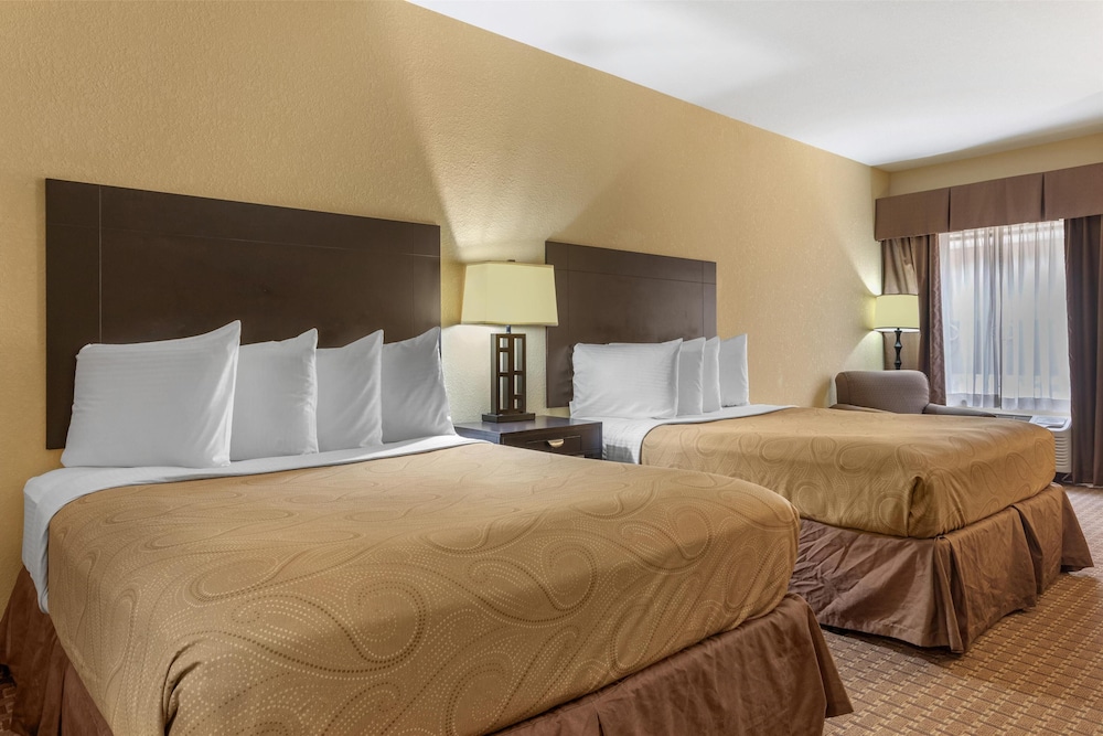 غرفة قياسية بسريرين كوين لذوي الإعاقة، Best Western Bastrop Pines Inn 4/7