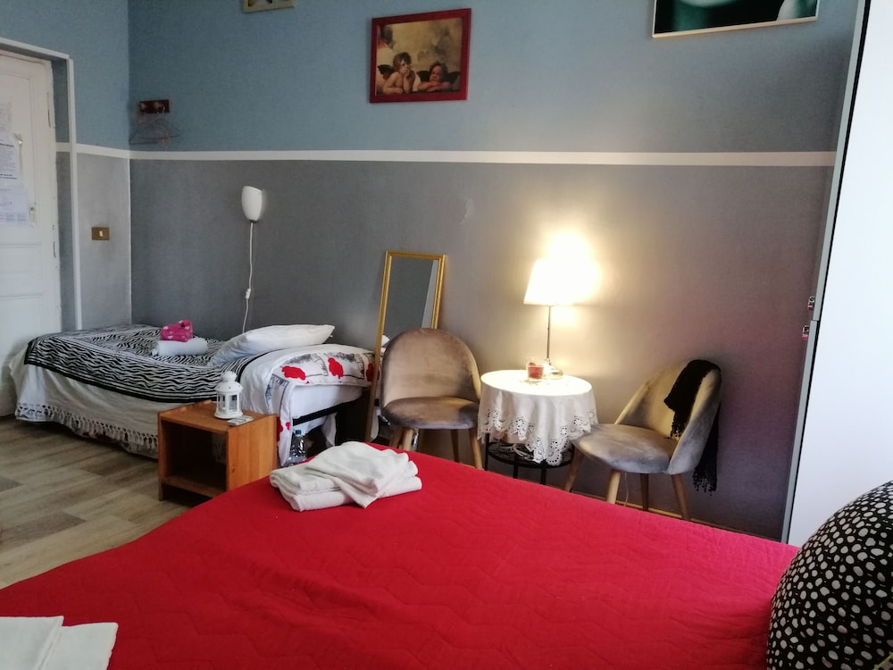 Roman Holidays Hostel 4/50