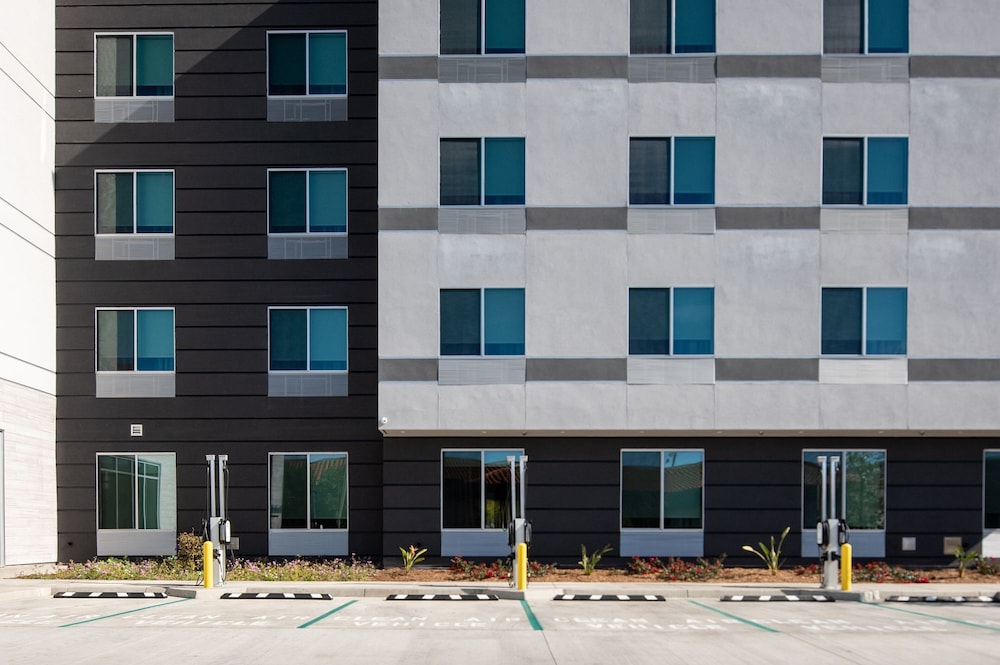 Fairfield Inn & Suites by Marriott Anaheim Los Alamitos 3/46