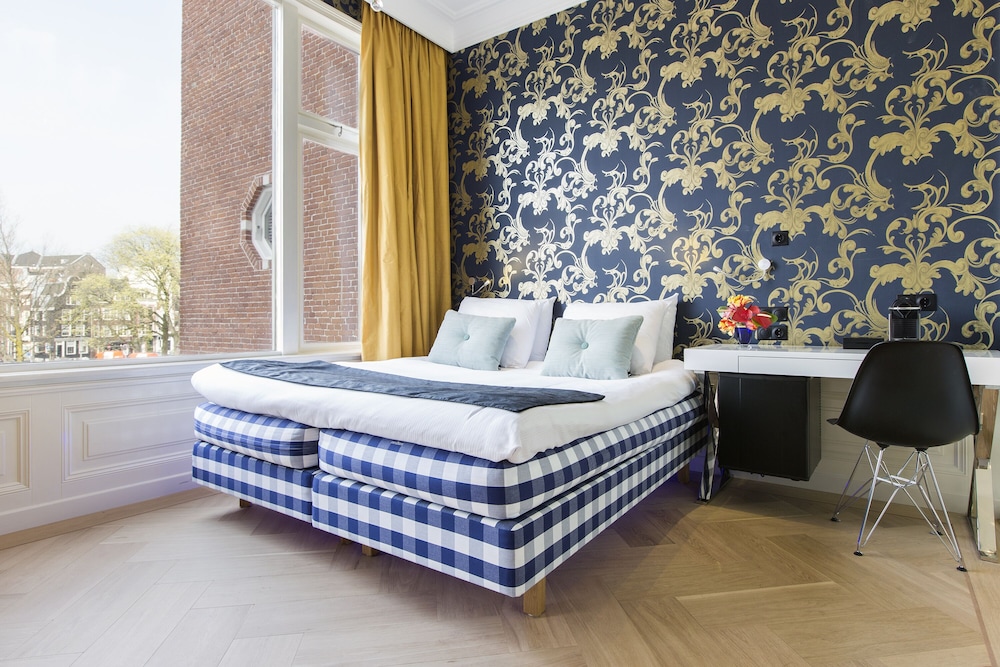 Amsterdam Canal Hotel 24/68