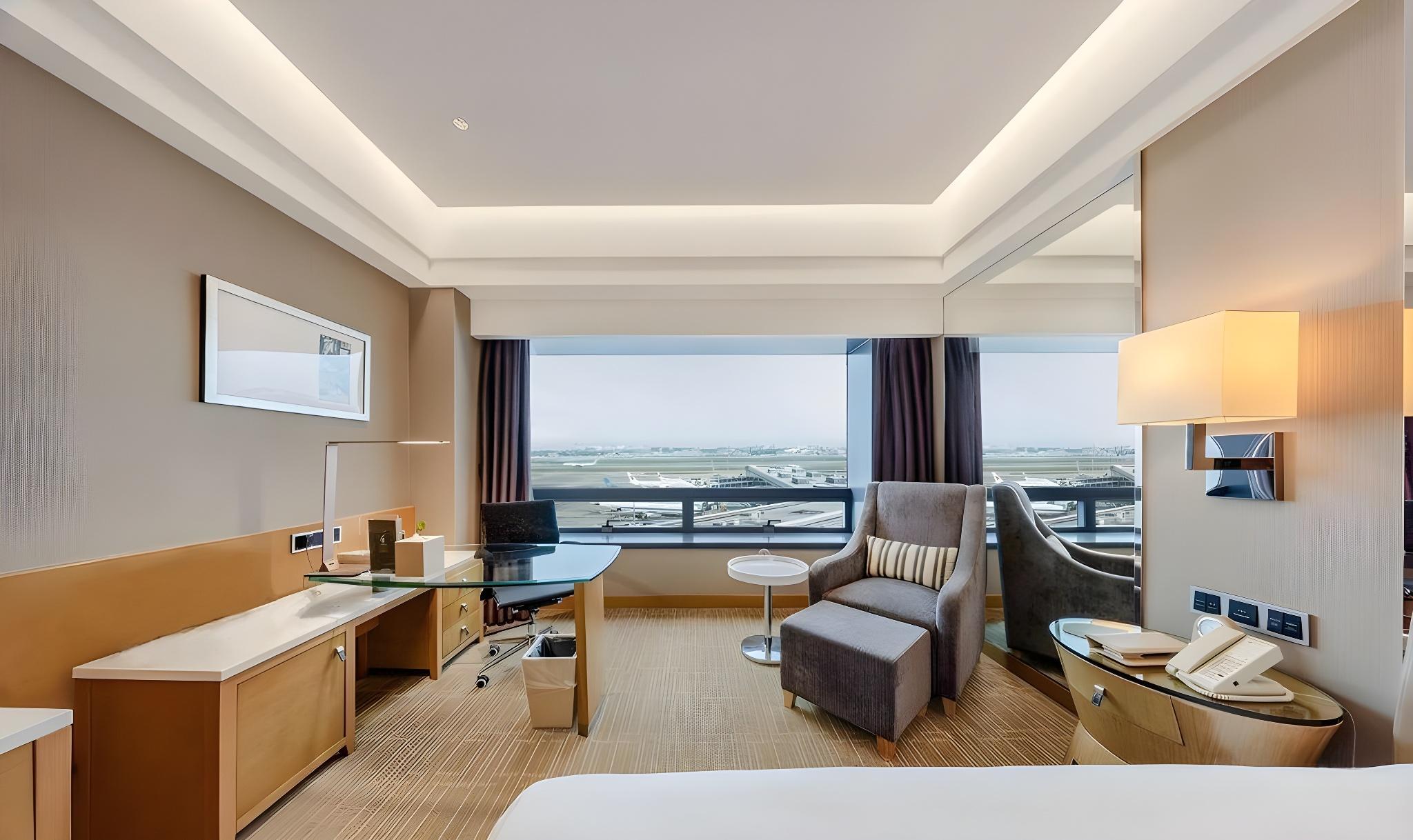 Room, Twin Beds, Airport View
