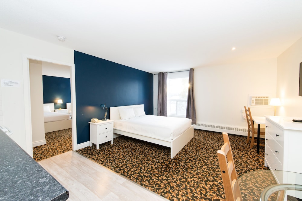 Cloud 9 Inn 22/72