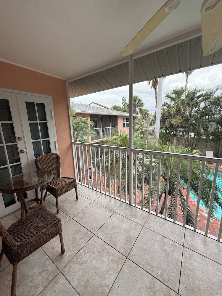 Siesta Key Inn 2/50