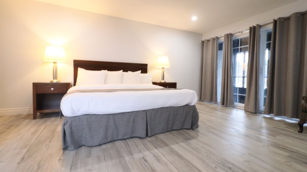 Algonquin Lakeside Inn 4/50