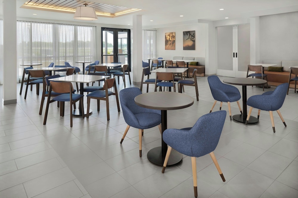 Fairfield by Marriott Inn & Suites Columbus 27/40