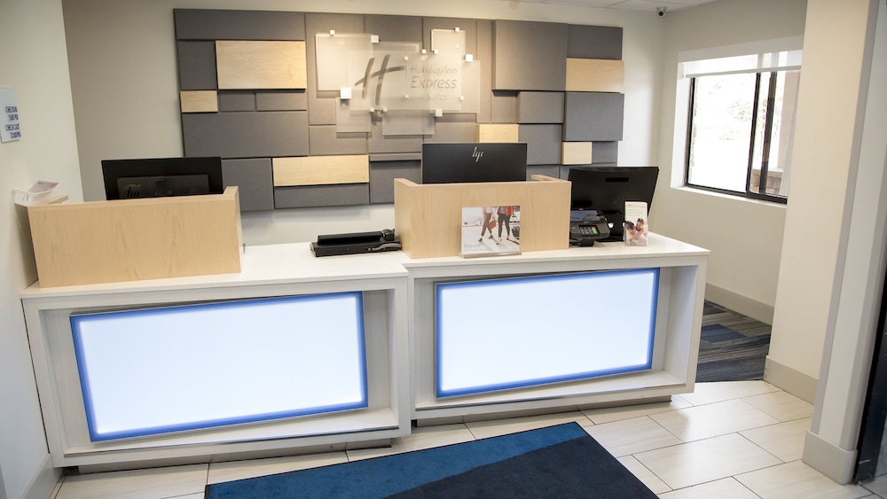 Holiday Inn Express and Suites Colorado Springs North an IHG Hotel 3/67