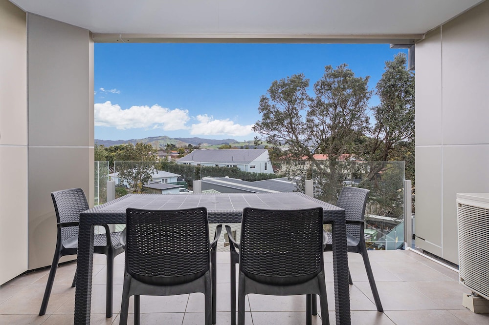 Esplanade Apartments 33/49
