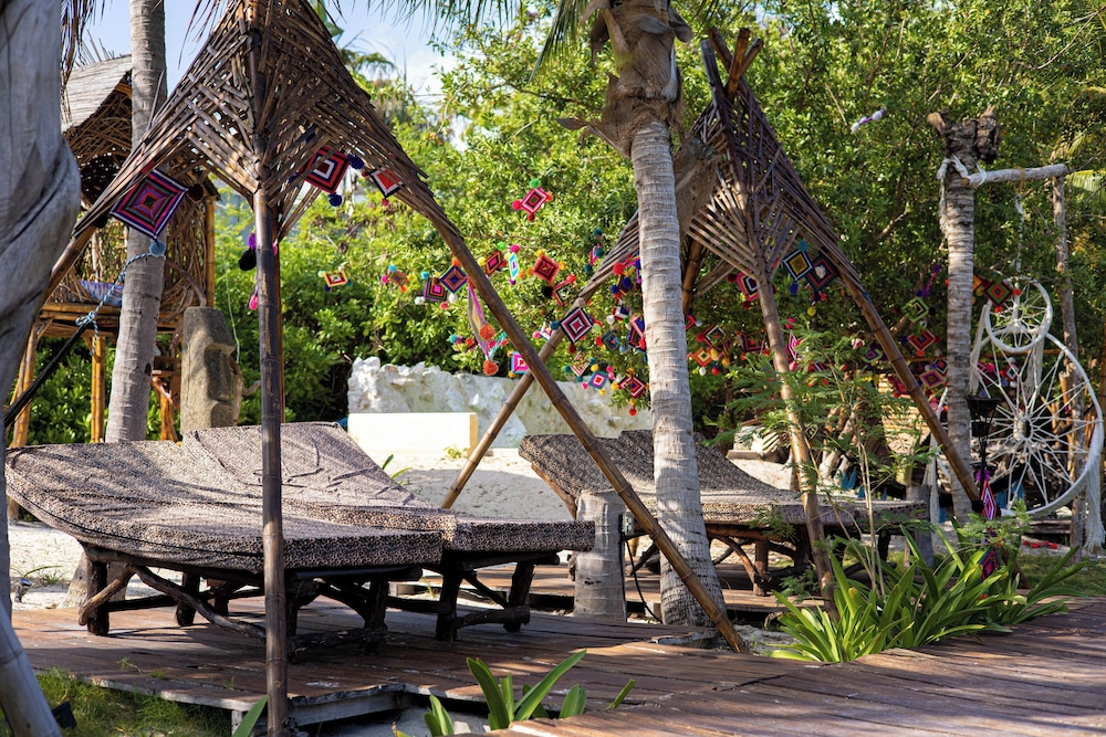 Akuazul Resorts Adults Only 40/50