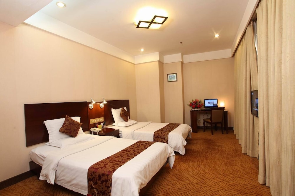 Xinhua Hotel 44/63