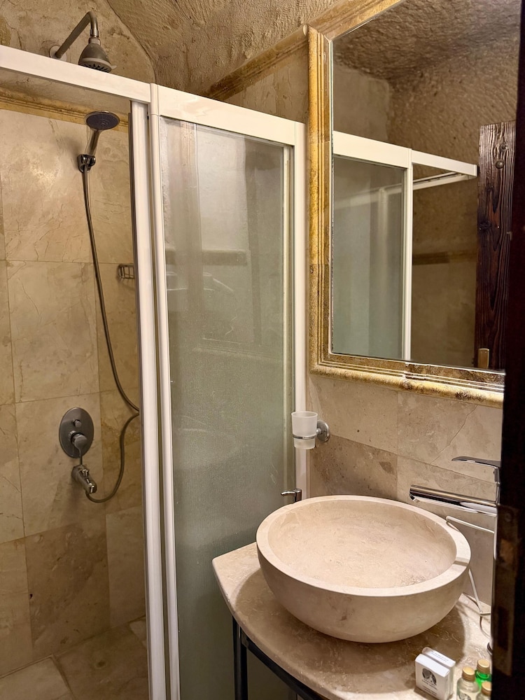 Travellers Cave Pension 48/50